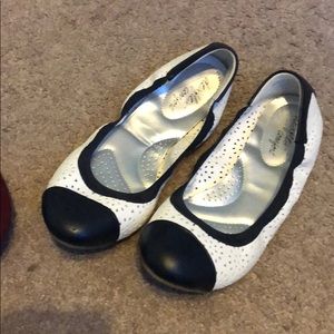 White and black flats